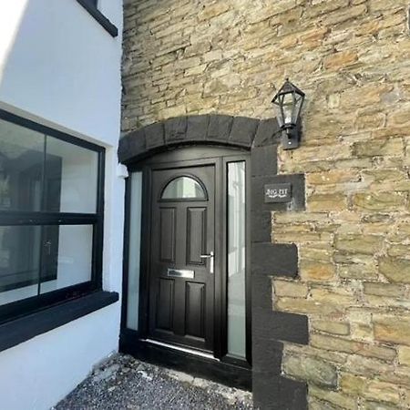 Spacious Two Bedroom Apartment With Valley Views Abertillery エクステリア 写真