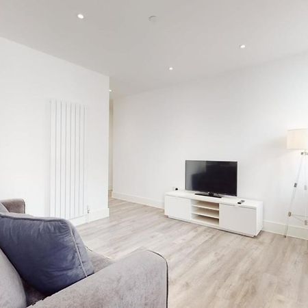 Spacious Two Bedroom Apartment With Valley Views Abertillery エクステリア 写真