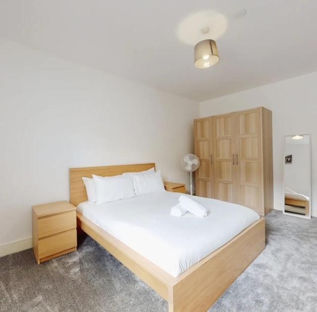 Spacious Two Bedroom Apartment With Valley Views Abertillery エクステリア 写真