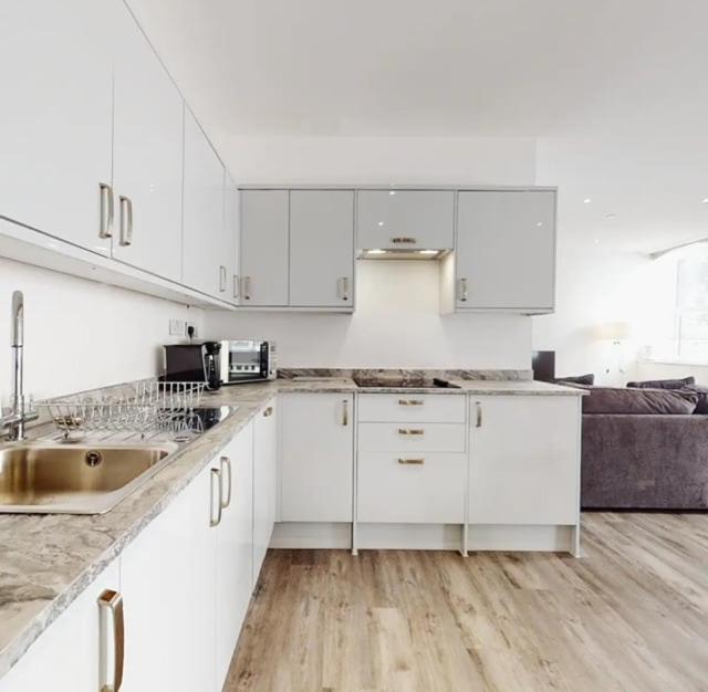 Spacious Two Bedroom Apartment With Valley Views Abertillery エクステリア 写真