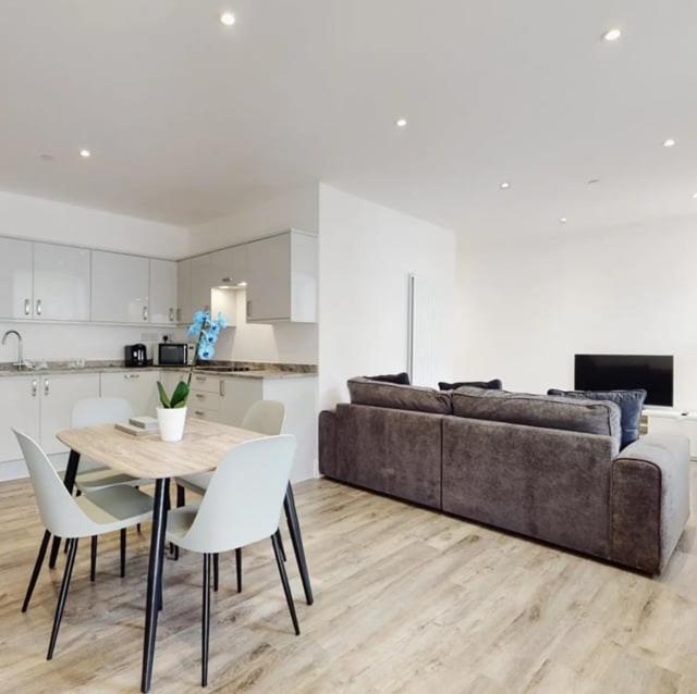 Spacious Two Bedroom Apartment With Valley Views Abertillery エクステリア 写真